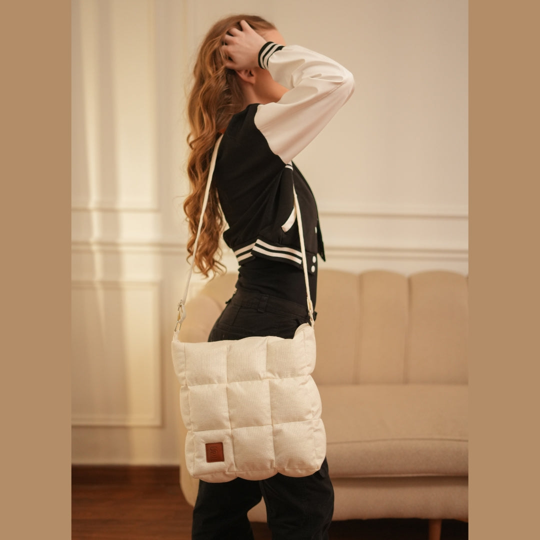 Elegant and Practical BS Crossbody Bag with a Modern Design in White