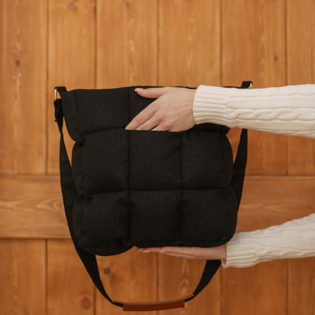 Elegant and Practical BS Crossbody Bag with a Modern Design in Black