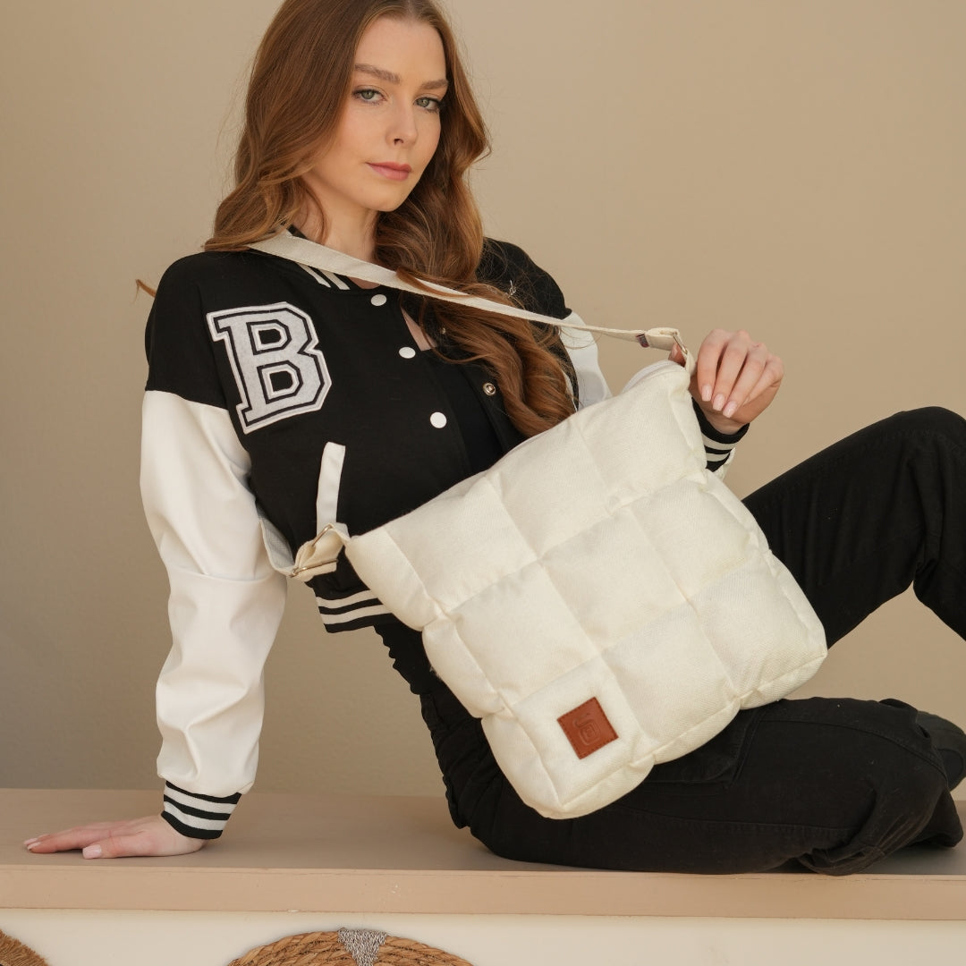 Elegant and Practical BS Crossbody Bag with a Modern Design in White