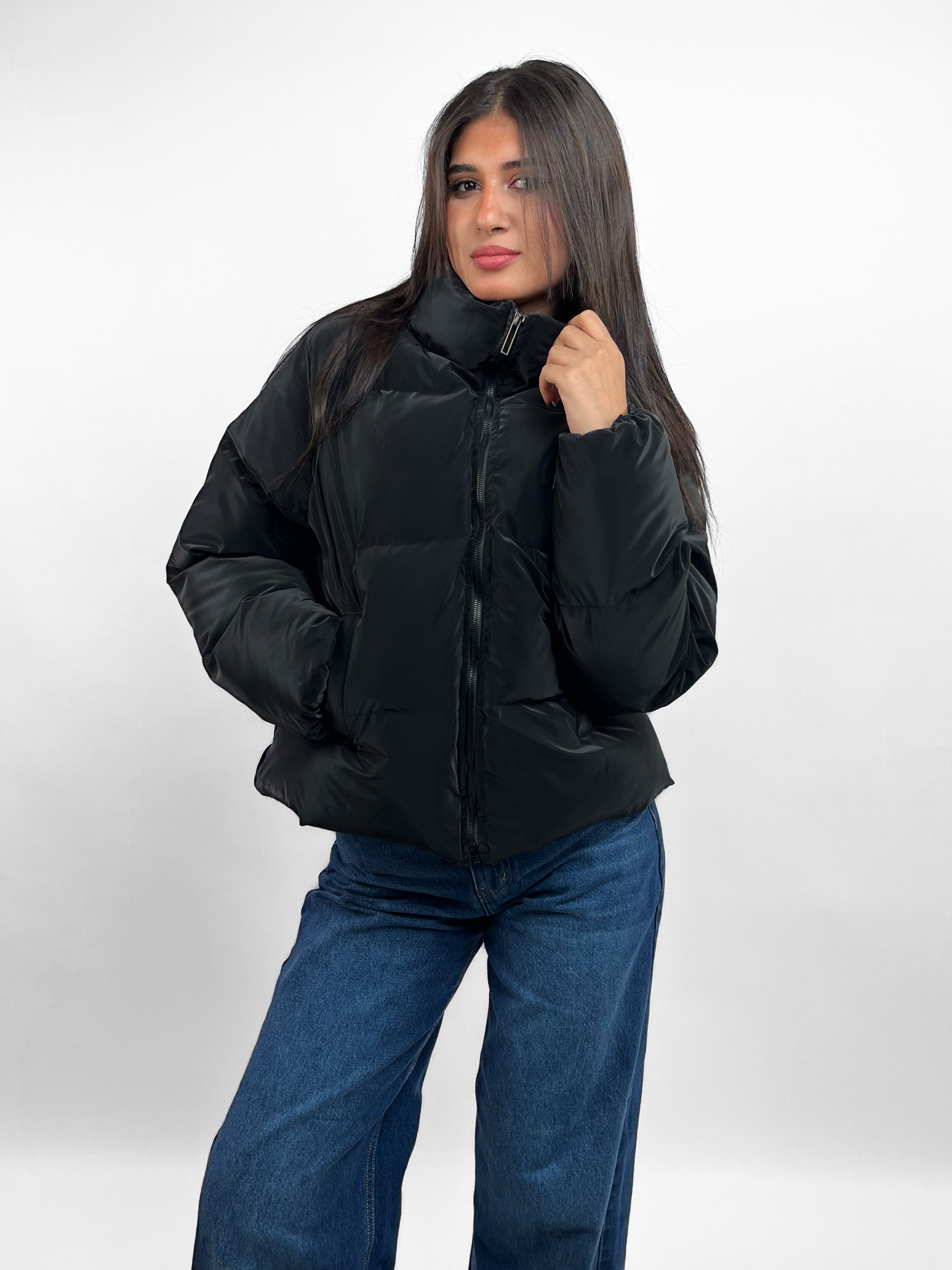 High-Quality Black Women’s Waterproof Jacket – Stylish Winter Design and Rain-Resistant