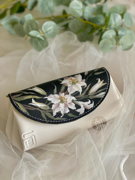 Although this edition is still available, a talented artist transformed it with hand-drawn floral artwork, creating a one-of-a-kind masterpiece that reflects the essence of BS. Unique in the world, it will remain exclusively with its owner forever.