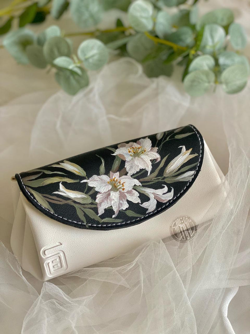 Although this edition is still available, a talented artist transformed it with hand-drawn floral artwork, creating a one-of-a-kind masterpiece that reflects the essence of BS. Unique in the world, it will remain exclusively with its owner forever.